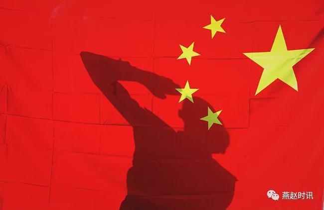 何炅对李湘和谢娜的态度为什么不一样?看了他们的经历,就会明白